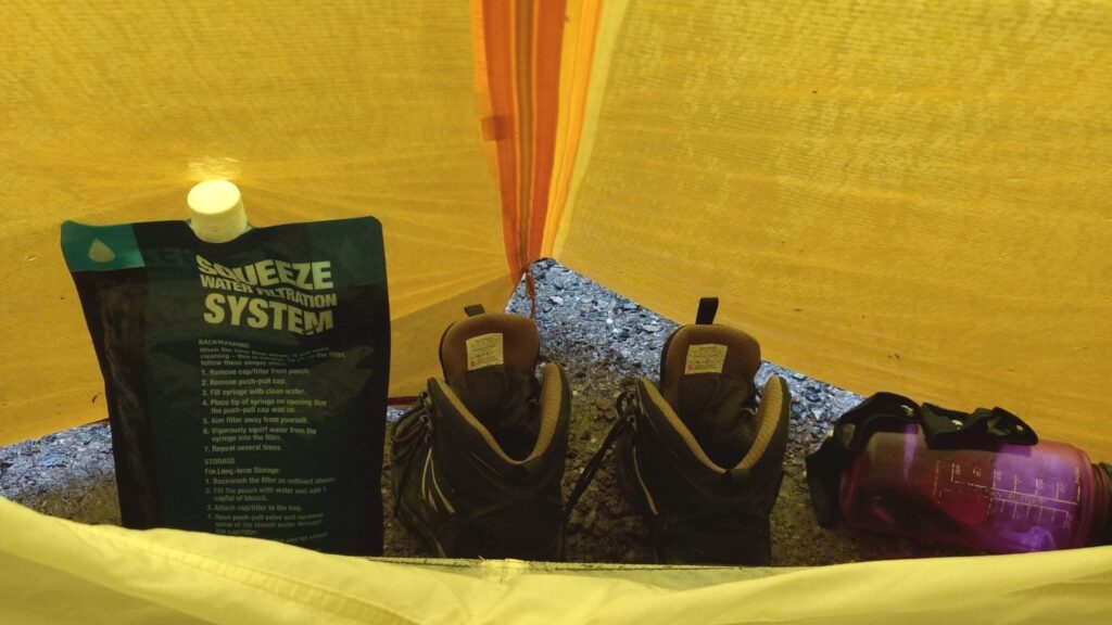テントの前室と装備